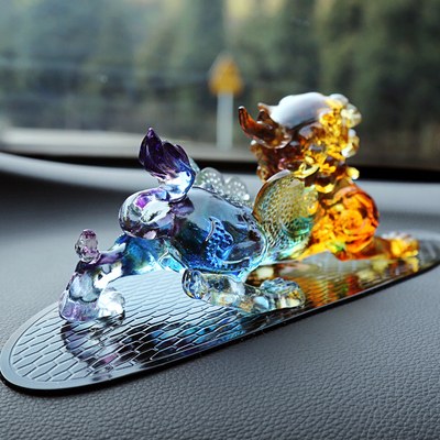 琉璃車(chē)載麒麟貔貅 創(chuàng)意與守護(hù)并存的汽車(chē)裝飾藝術(shù)